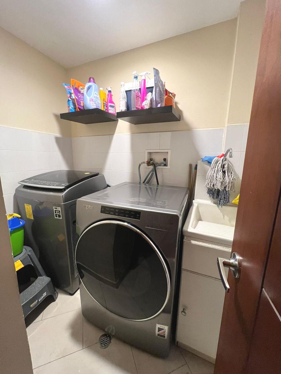 Vendo departamento de 3 habitaciones en Av. 6 de Diciembre y el Batan