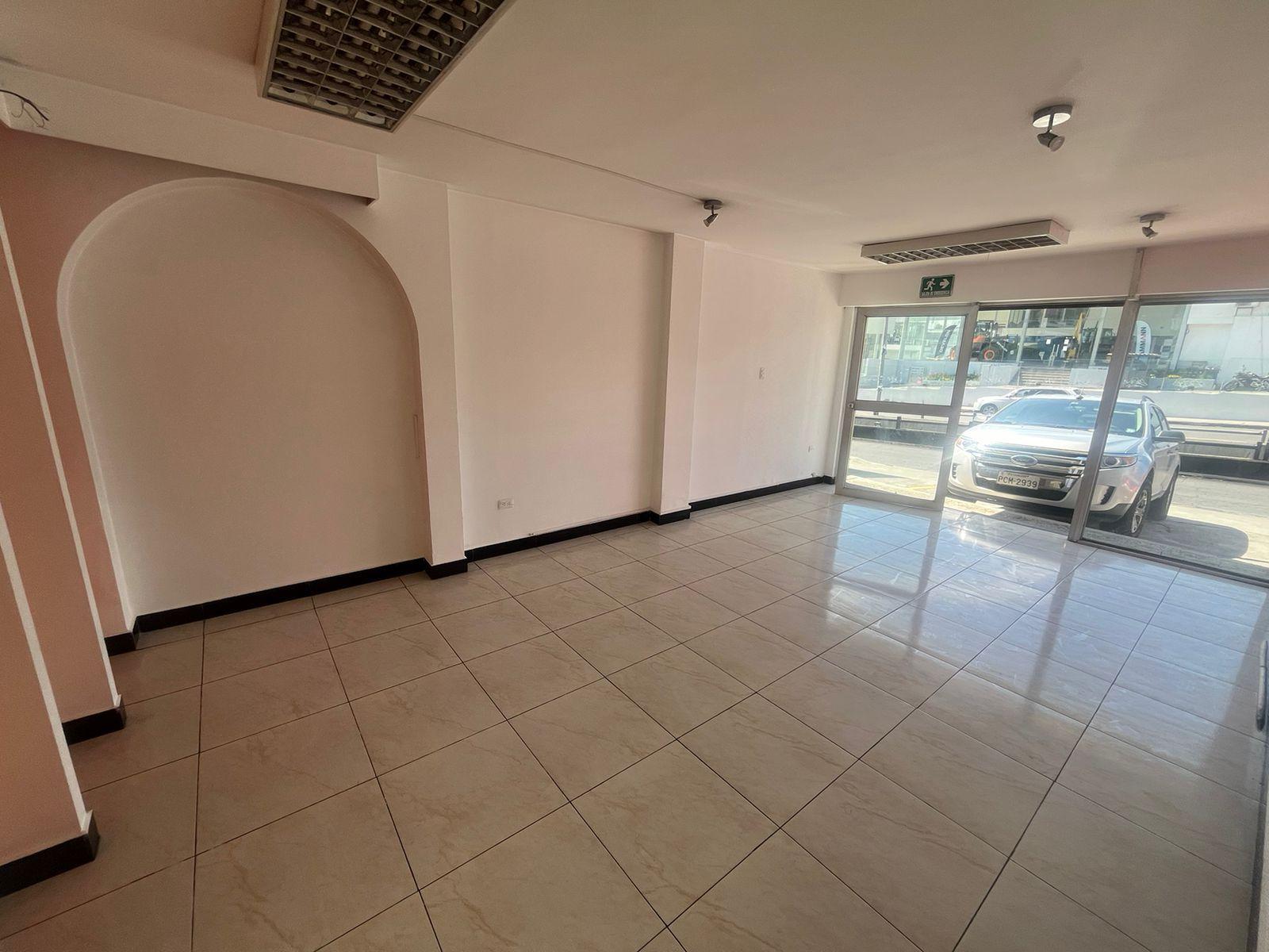 Local Comercial de Renta en Av. Granados, 125 m2