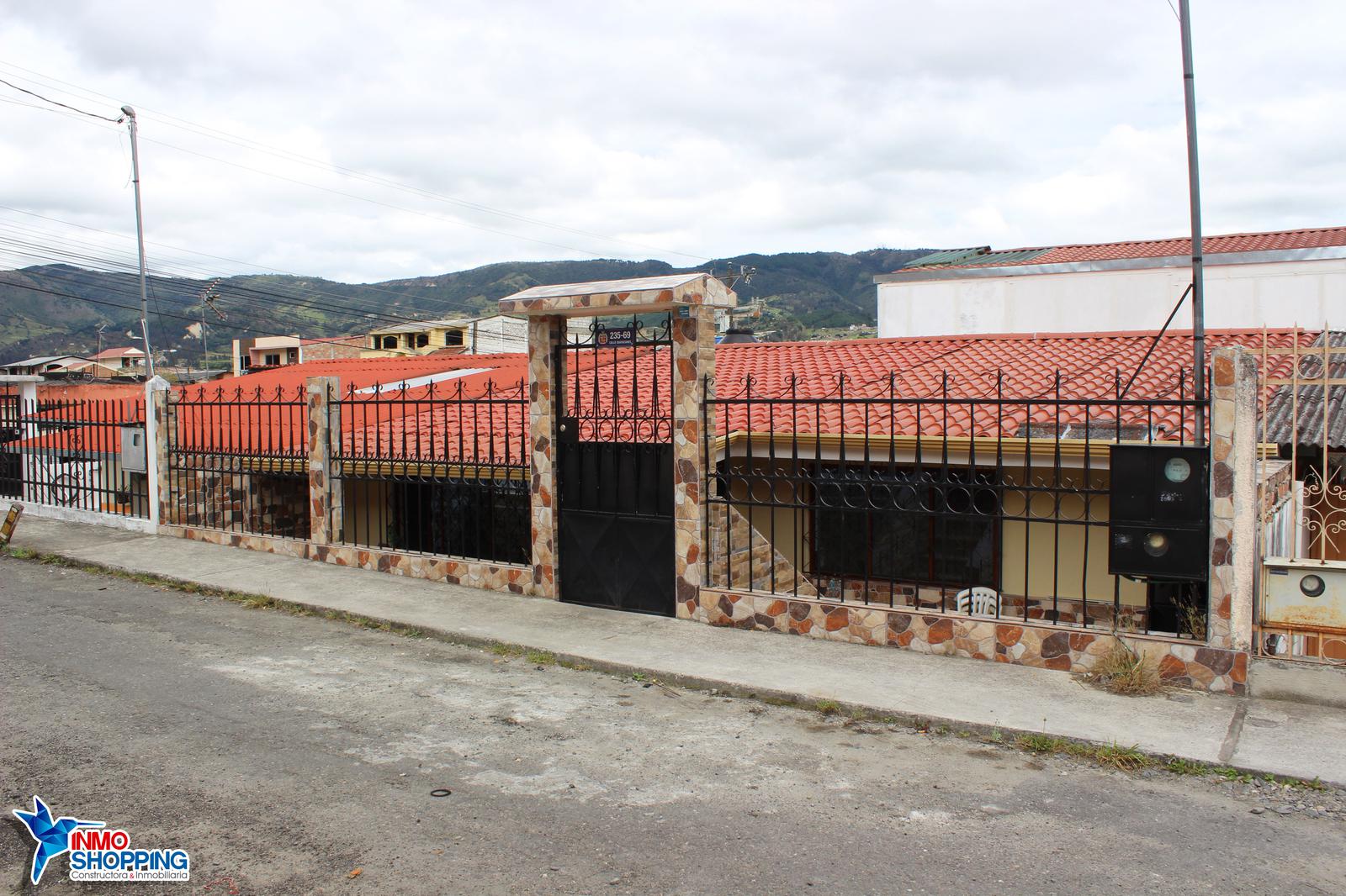 Casa en venta en el barrio La Pradera - Calle Guayacanes, entre Catamayo y Arupos - Loja - Ecuador