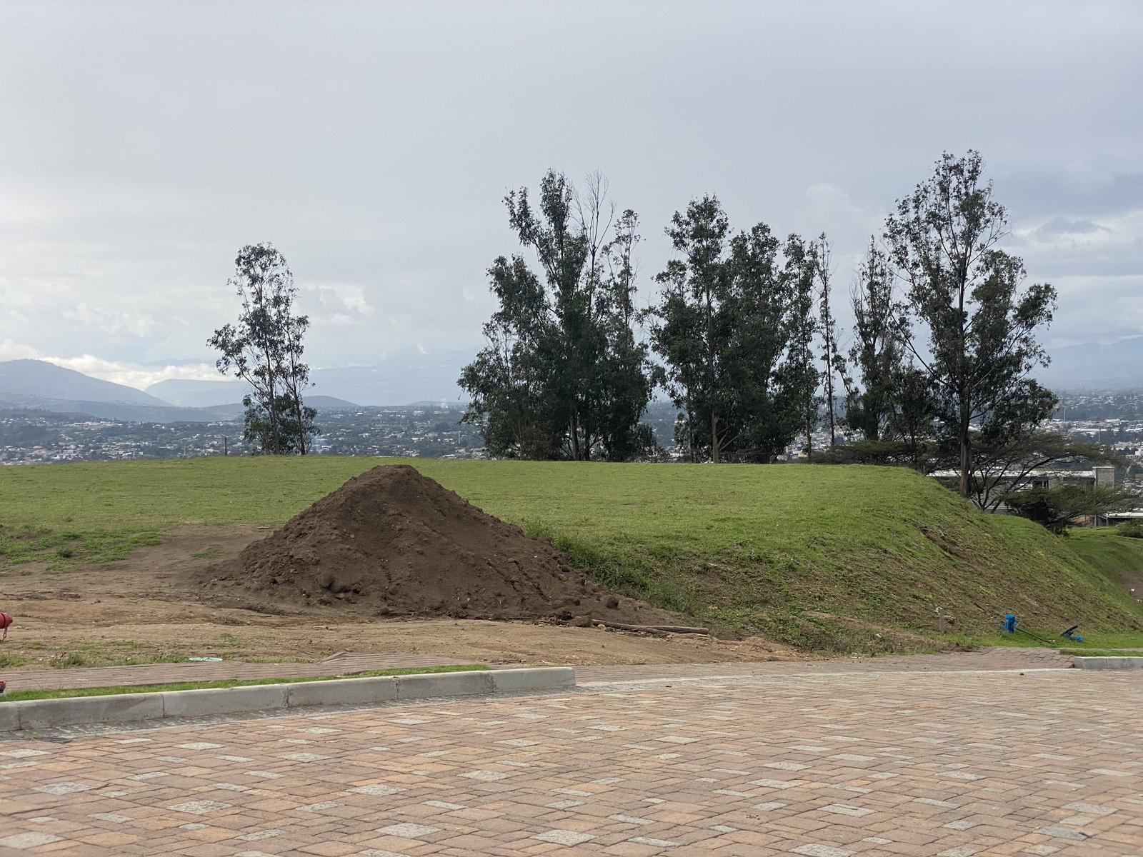 Increíble terreno de venta dentro de urbanización con la mejor vista del Valle de Cumbayá