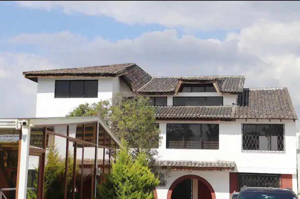 RENTS  PROPIEDAD CASA Y TERRENO  TUMBACO 2.760m