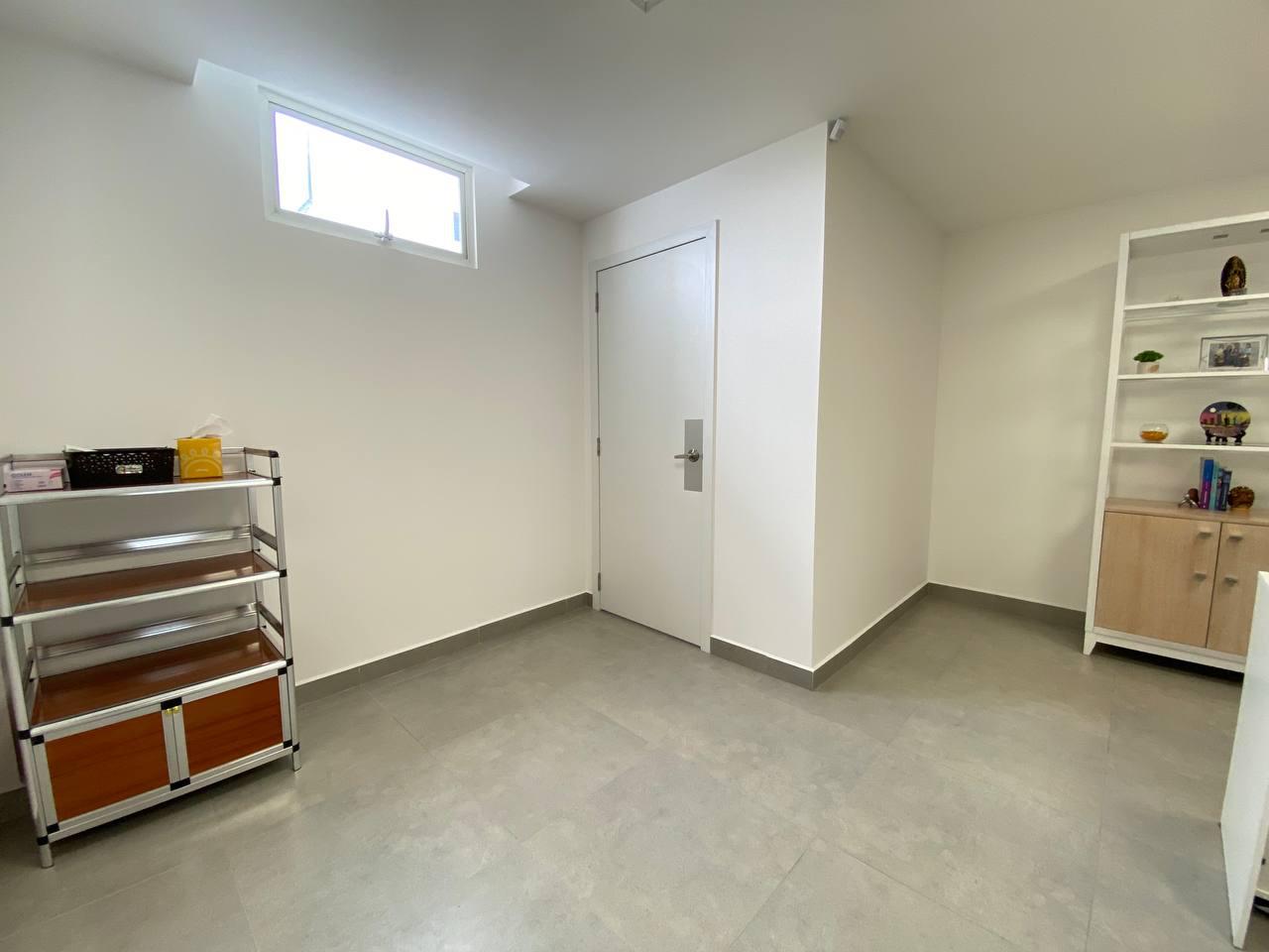 Vozandes, Oficina en  Renta, 30m2, 1 Ambiente , 1 Baño.