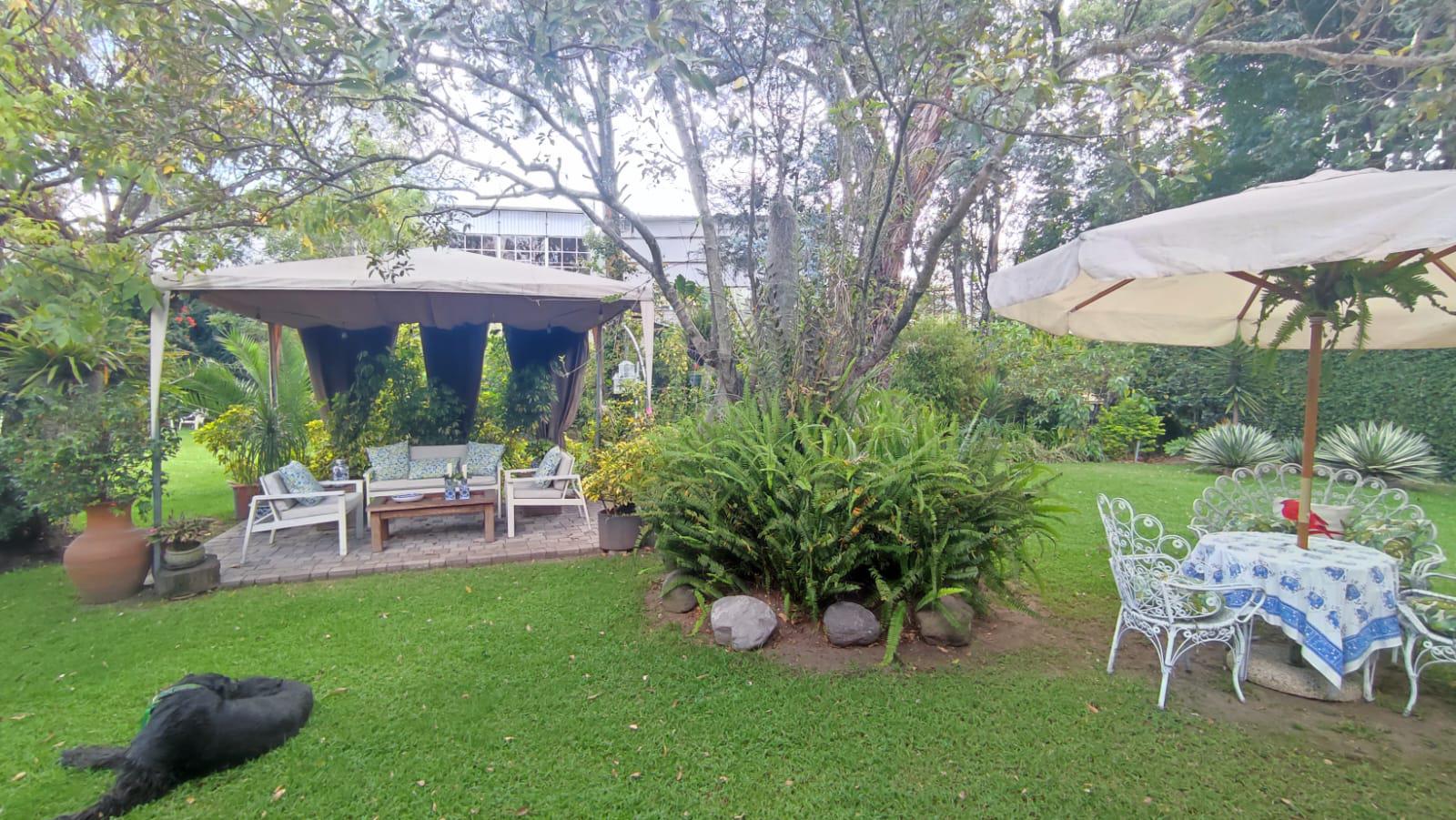 Casa en Venta, independiente de 480m  con jardín de ensueño  Los Chillos, sector Playa Chica