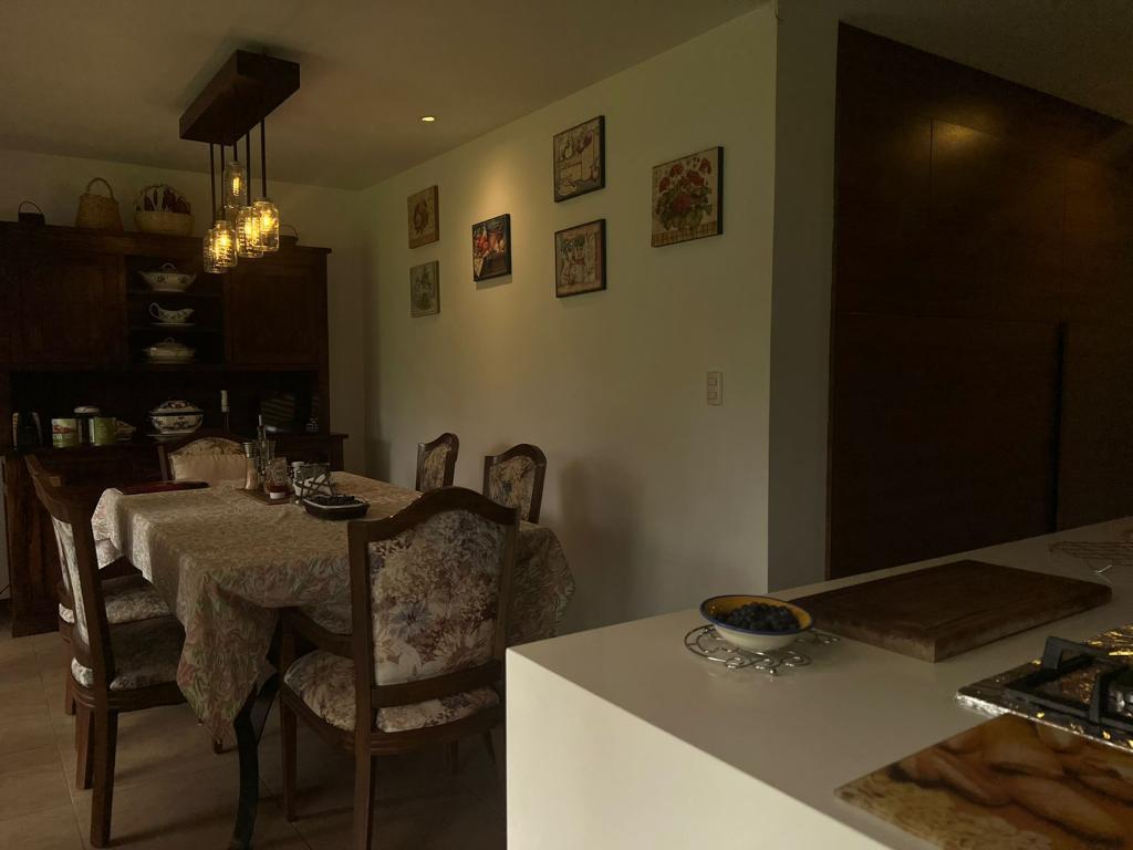 Casa de venta en Cumbayá, 690 m2 de construcción y 1108 m2 de terreno