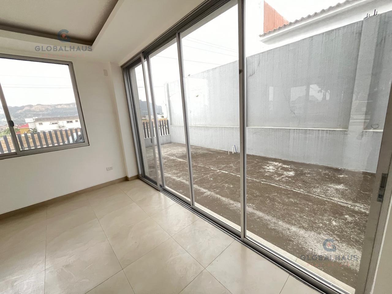 Venta de Casa Esquinera en Urb. Condado Vicolinci con 3 Habitaciones M.H.