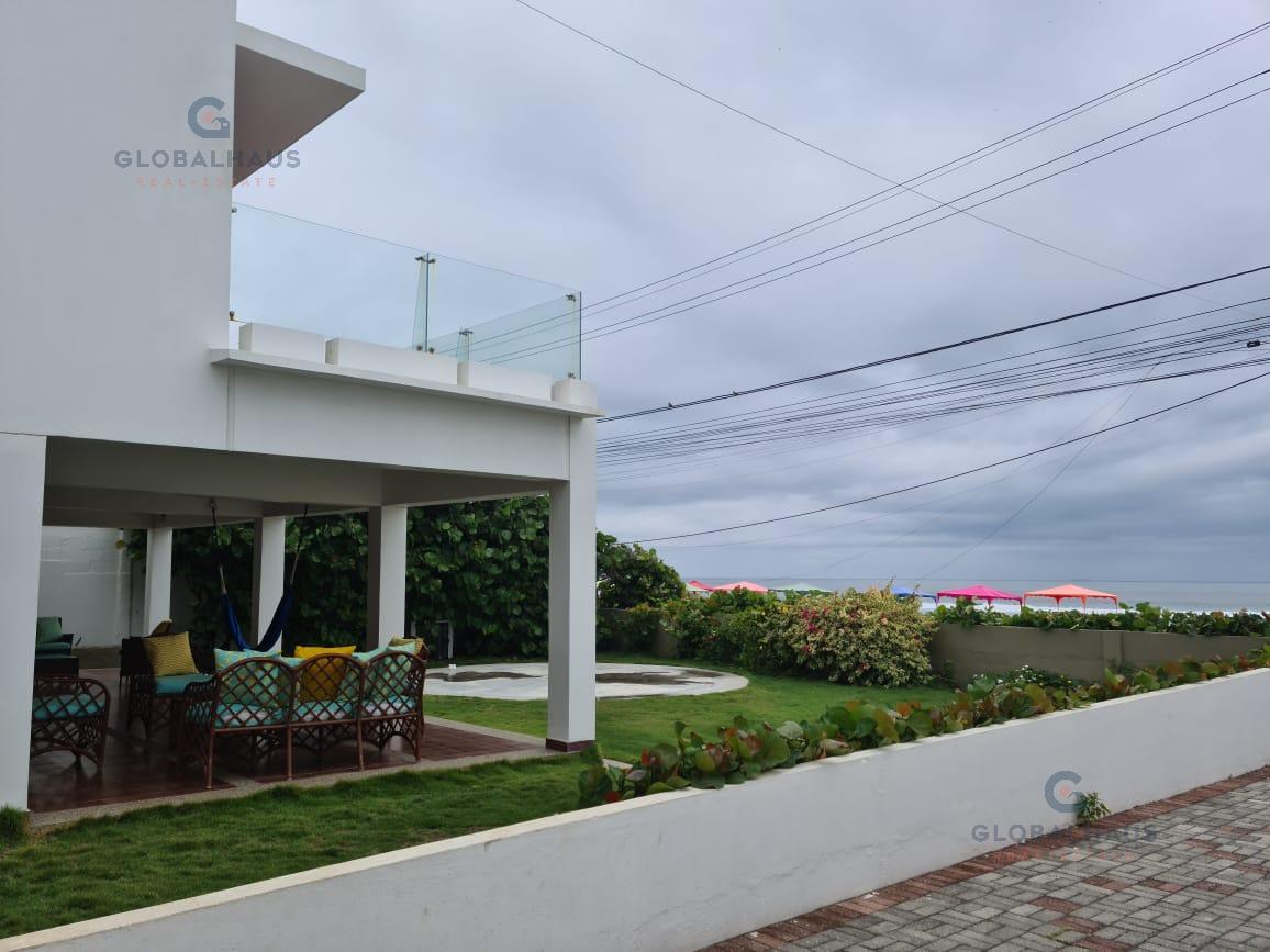 Venta de Casa en Punta Carnero con 11 Habitaciones R.C.