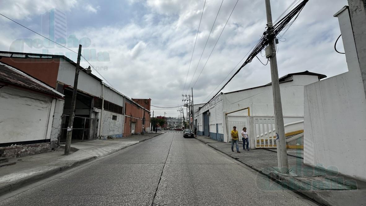 VENTA DE BODEGA CON OFICINAS MAPASINGUE OESTE