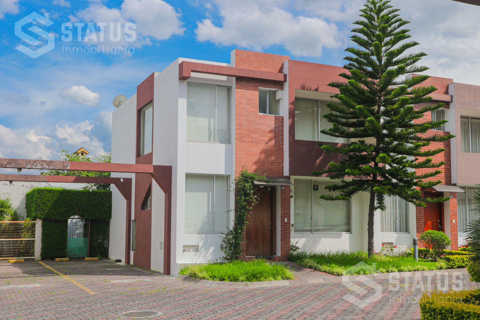 Se vende casa en conjunto, 3 Dorm., 2 Garajes, sector Mirasierra – Los Chillos, $110.000