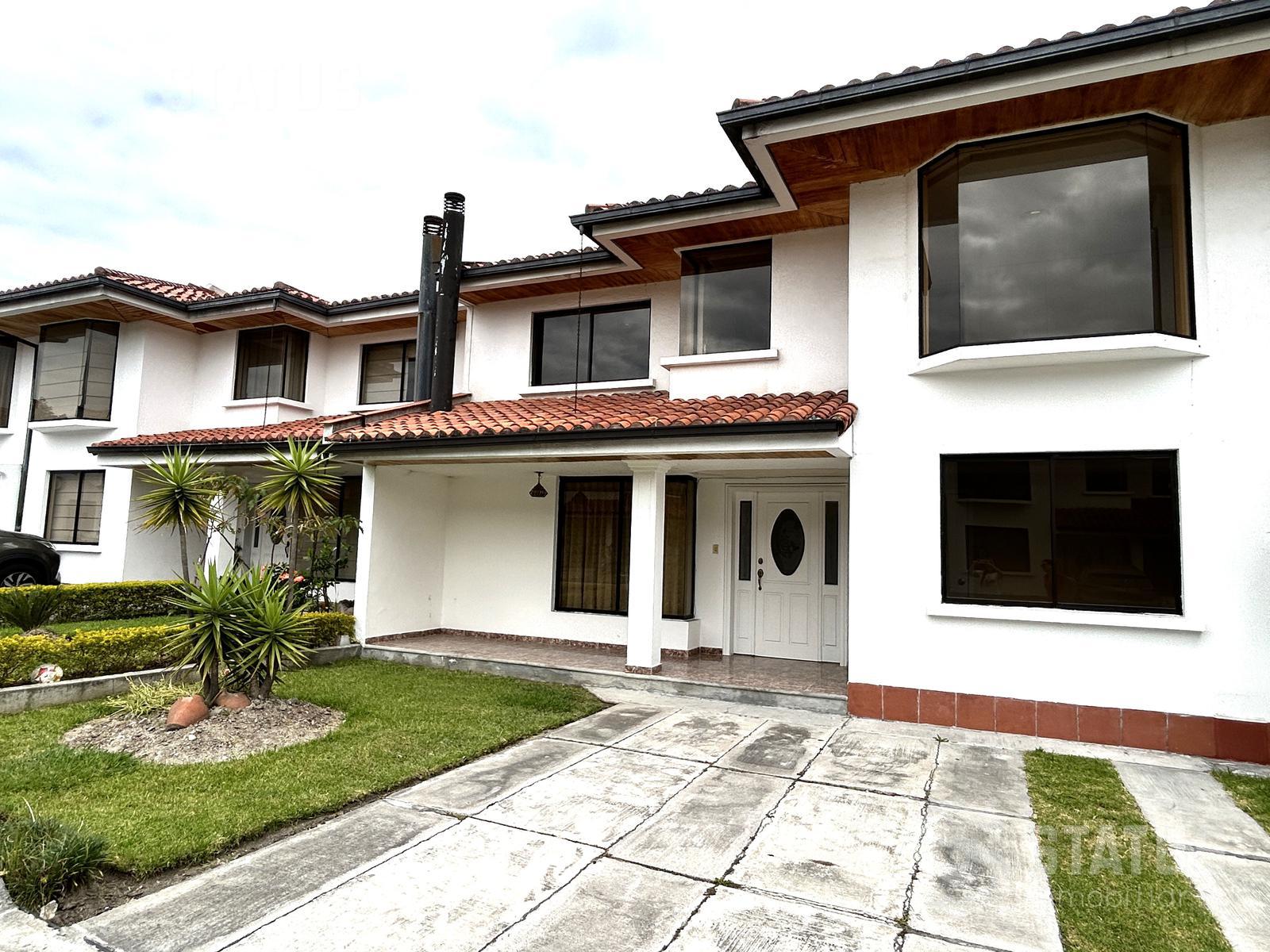 Casa de venta en conjunto 3 Dorm., 2 garajes, sector Mirasierra, $91.900