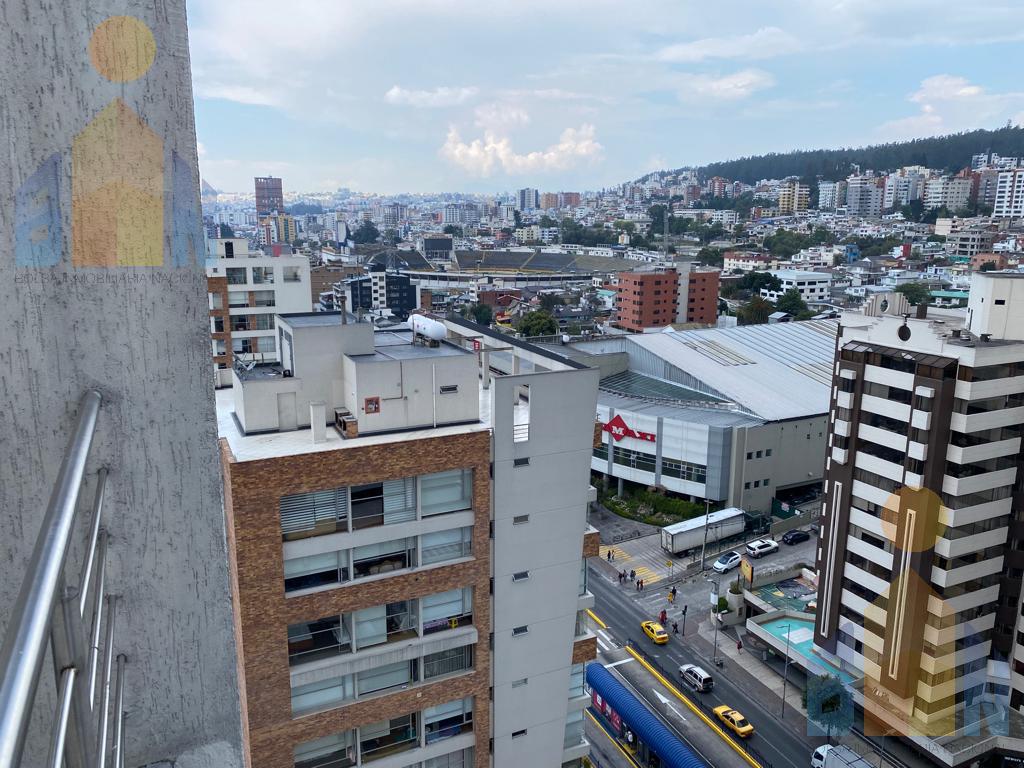 OFICINA AMOBLADA EN VENTA - EDIFICIO  BEIJIN PLAZA - AV. 6 DE DICIEMBRE ( CENTRO NORTE DE QUITO )