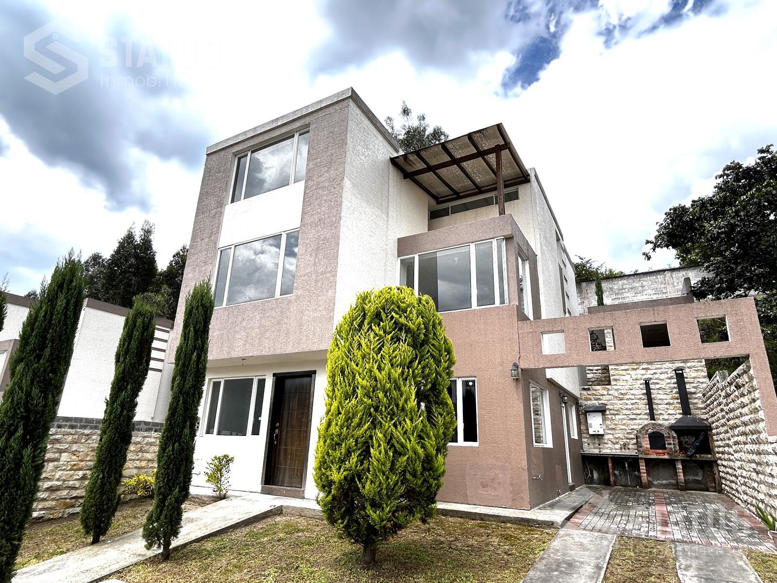 Vendo casa en conjunto sin adosamiento 247 m, 4 Dorm., 2 Garajes, patio, sector Ushimana, $150.000