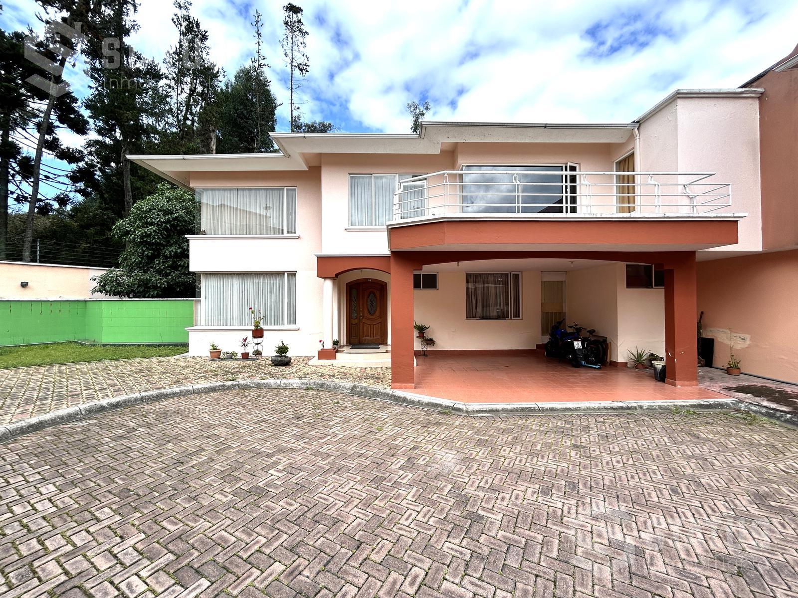 Vendo casa 307 m en Urbanización, 4 Dorm., 2 Garajes, sector Conocoto, $169.900