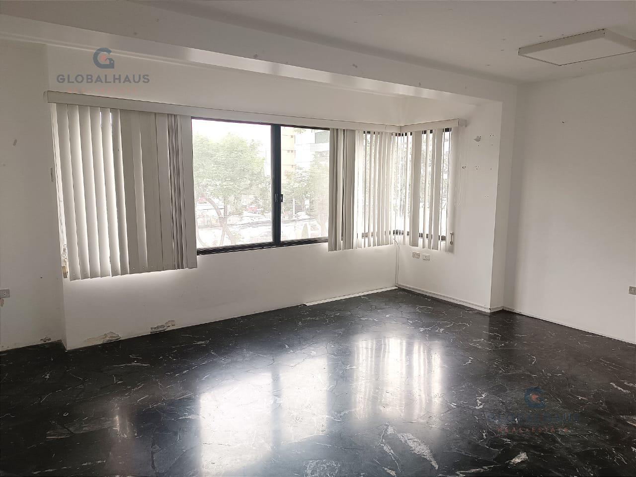 Alquiler de Oficina, Kennedy Norte, 162 mts2 con 7 Ambientes, 2do Piso Alto  OF