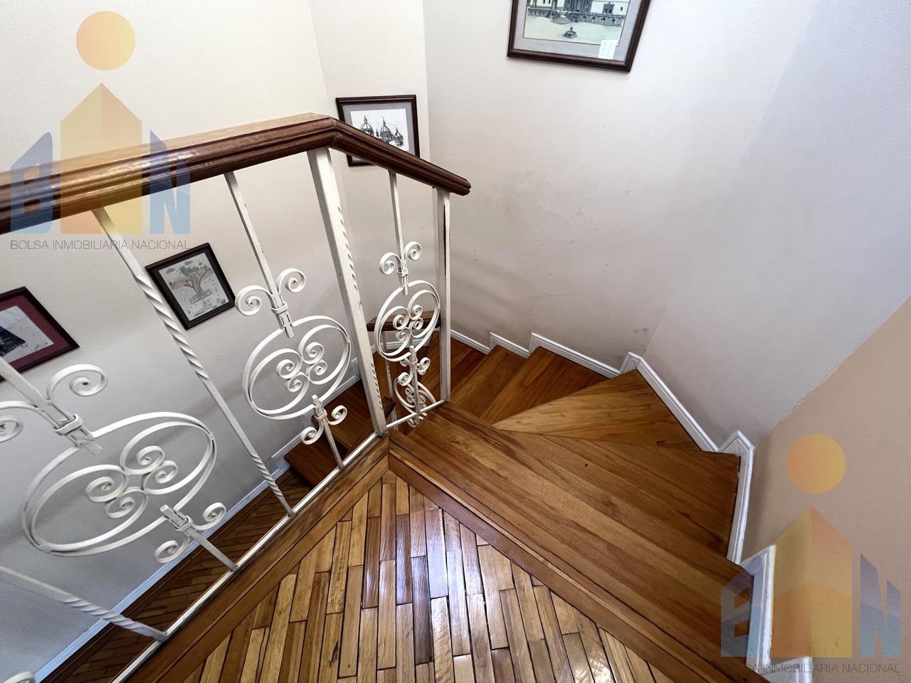 Casa en  Venta en San Isidro del Inca Quito muy amplia en conjunto privado