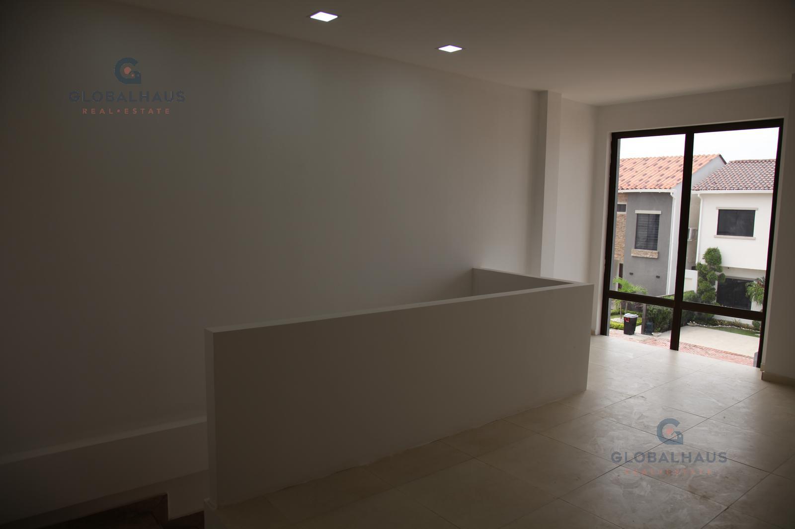 Venta de Casa con 3 Habitaciones en Urb. Costalmar 2, Vía a la Costa G.M.