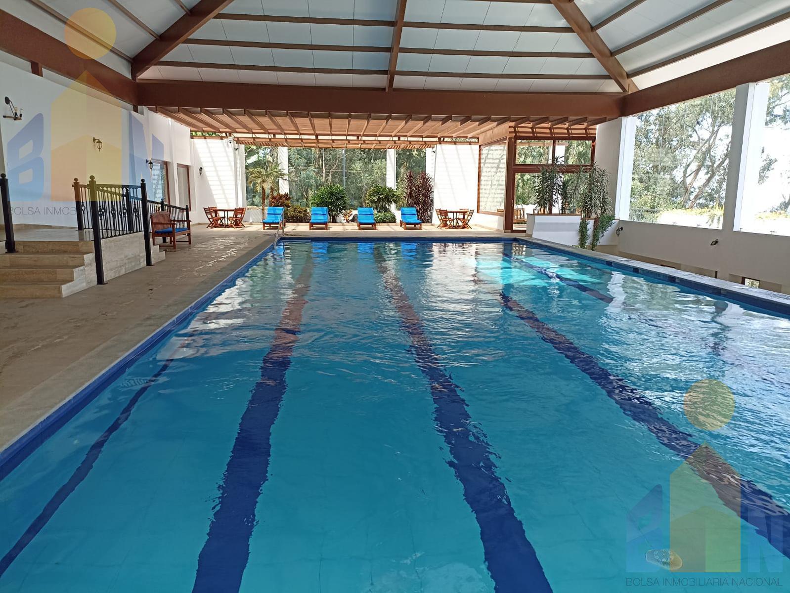 Venta hermosa Quinta 390mil Negociable, en Urbanización  exclusiva en Checa, con piscina propia
