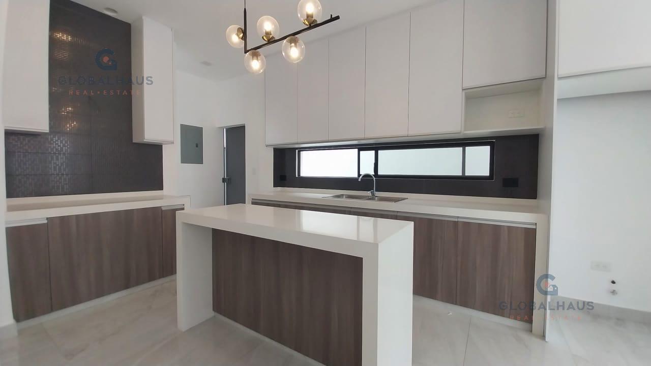 Venta de Casa en Urb. San Antonio con 3 Habitaciones  M.B.