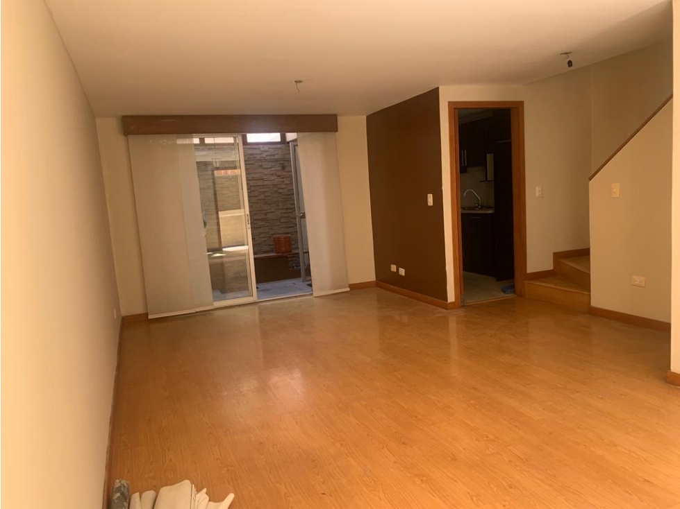 VENDO HERMOS CASA EN QUITO