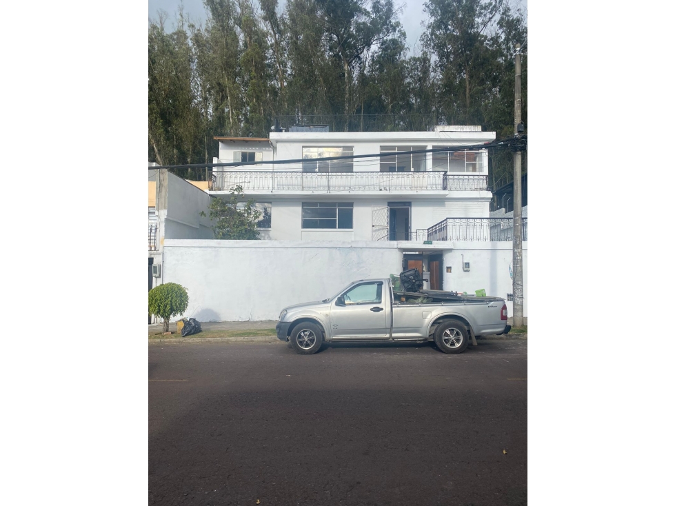 VENTA casa en la Guanguiltagua, ideal para varios negocios