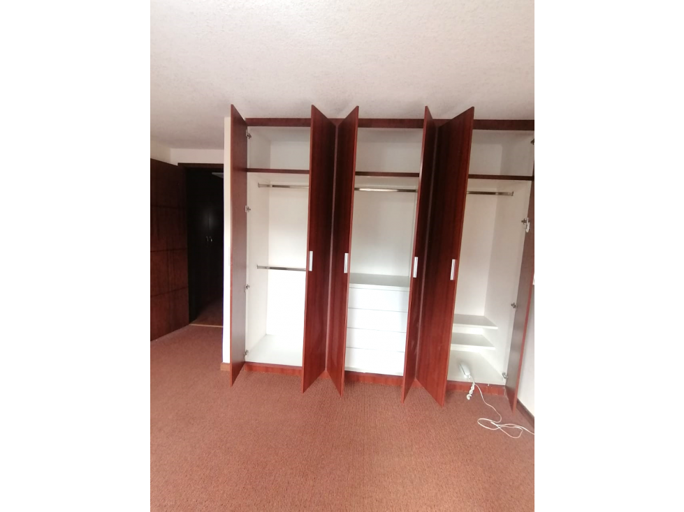 ARRIENDO SUITE  55  m2 ?  2 PARQUEADEROS   MONTESERRIN (SZ)