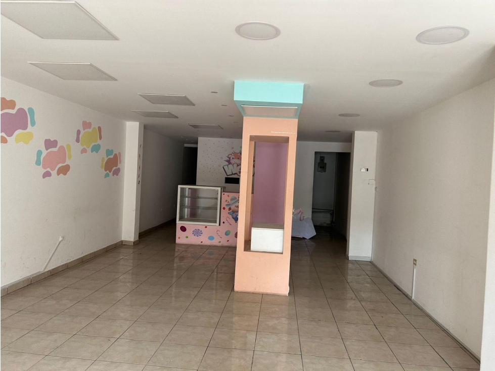 Sangolqui, Local Comercial en renta, 100 m2, 1 ambiente, 2 baños, 2 parqueaderos