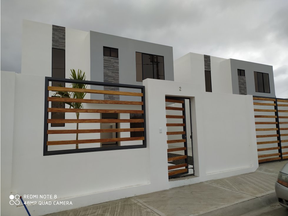 EN VENTA CASA EN ZONA SUR MANTA