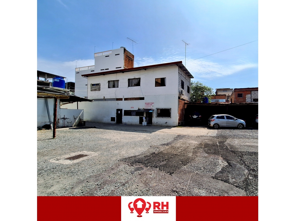 CASA CON  AMPLIO TERRENO EN VENTA EN HUAQUILLAS