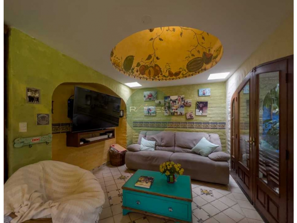 Casa estilo Suizo  en Venta 1051m2 en Cumbaya