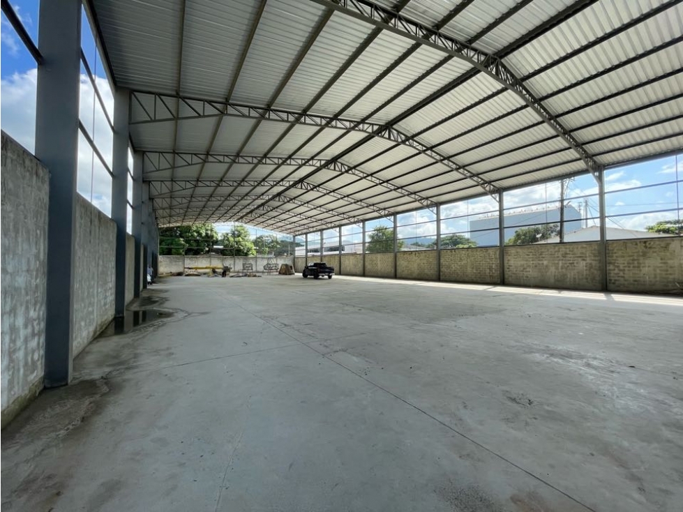 Via costa se vende o alquila bodega de 2043 m2 (sector industrial)