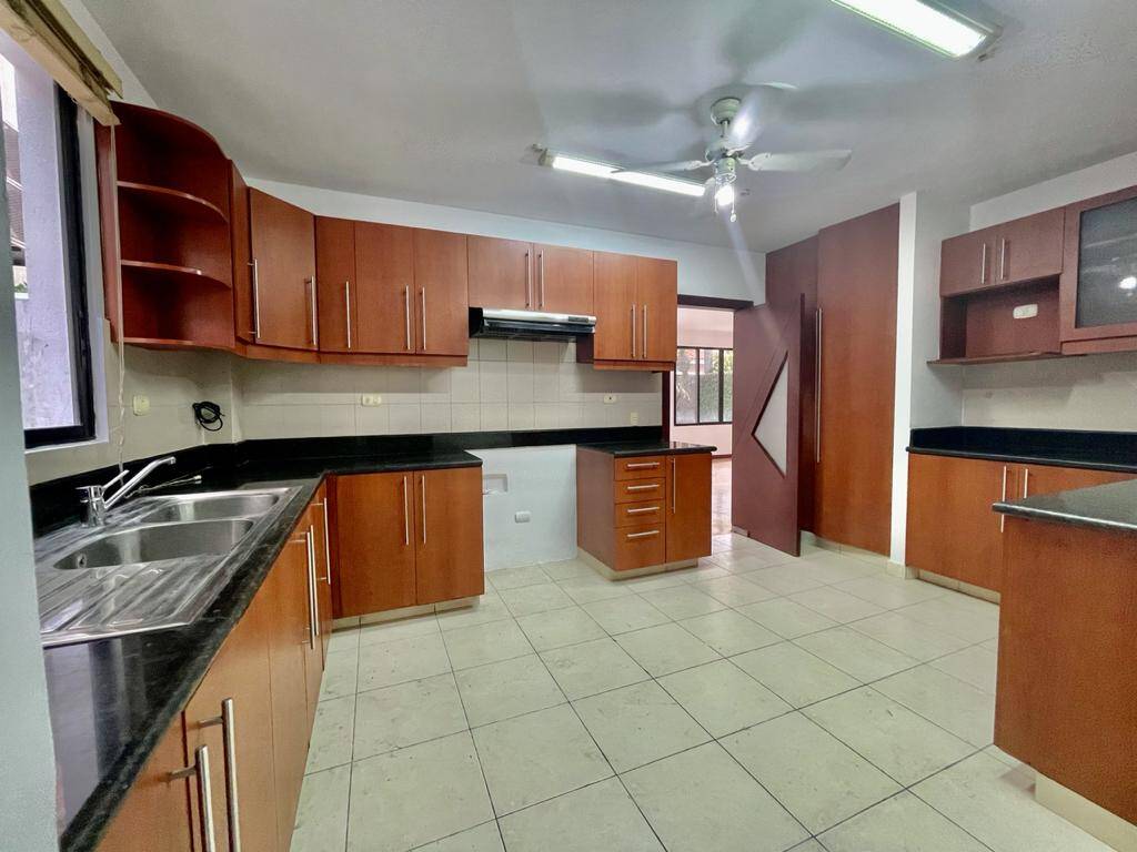 Casa en venta en primeros km vía Samborondon