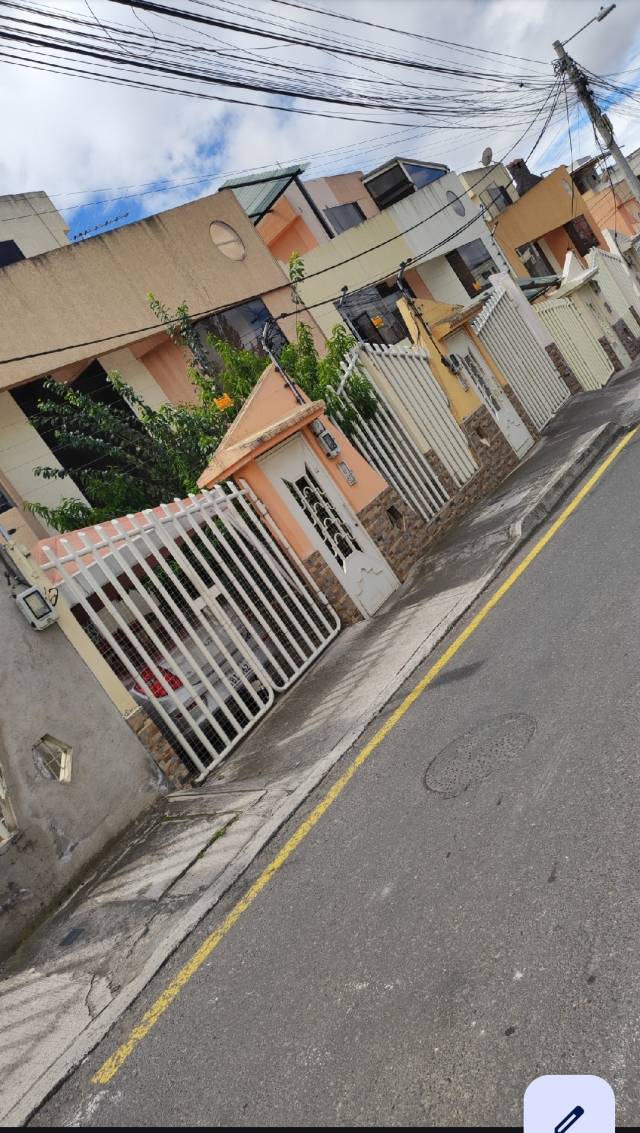 HERMOSA CASA FAMILIAR EN HUACHI CHICO CERCA DEL MALL DE LOS ANDES